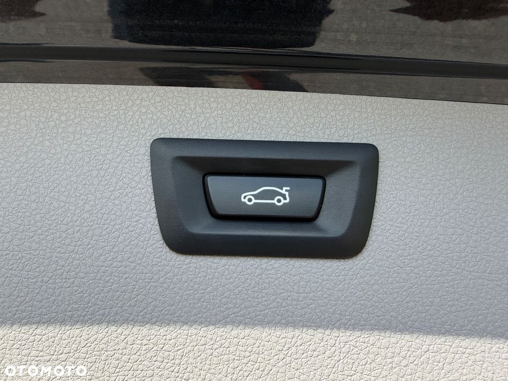 BMW Seria 3 320d Luxury Line - 37