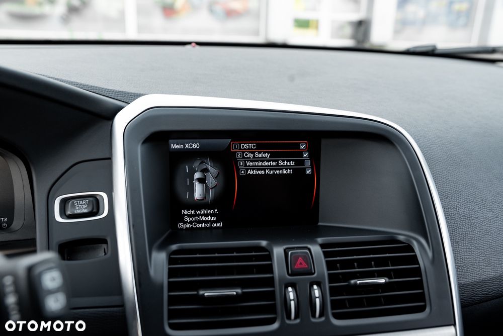Volvo XC 60 D5 AWD Momentum - 24