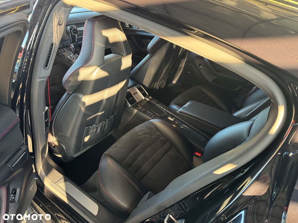 Porsche Panamera GTS PDK - 6