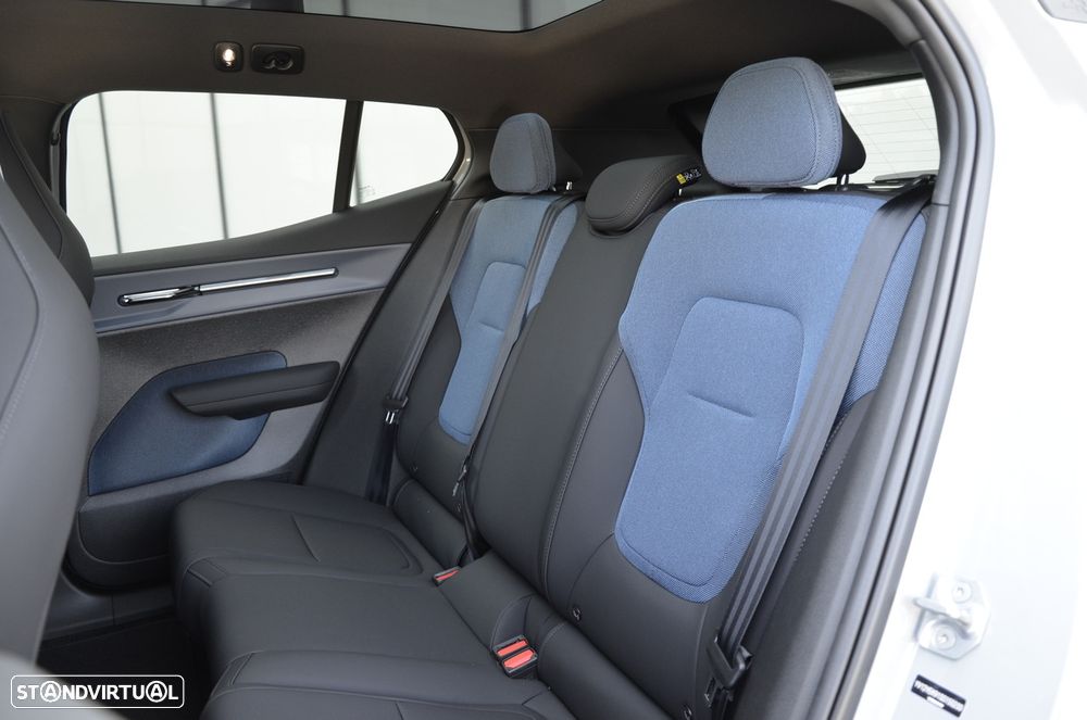 Volvo EX30 Cross Country 69 kWh Twin Motor Ultra - 16