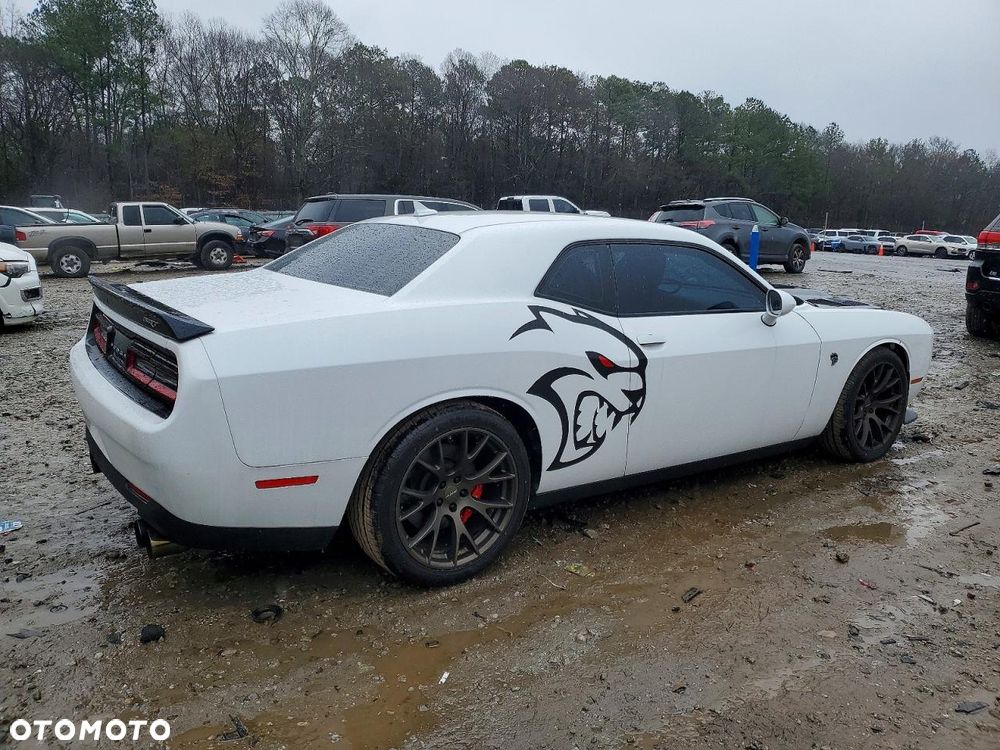 Dodge Challenger - 4