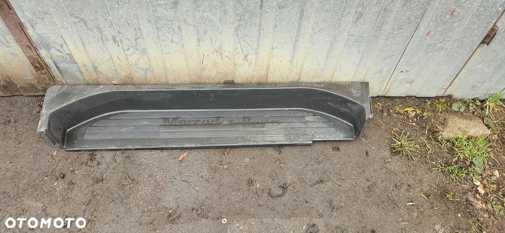 Stopień progu tylny prawy drzwi przesuwnych Mercedes Vito W639 - 1