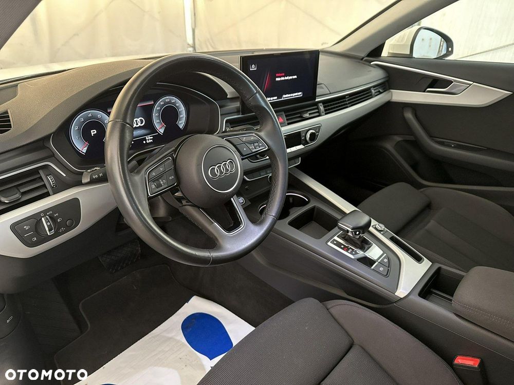 Audi A4 Limousine - 14