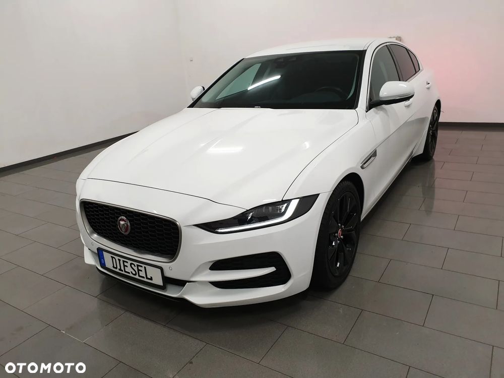 Jaguar XE 2.0 D180 SE - 35