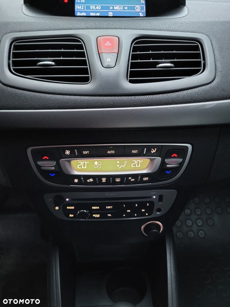 Renault Fluence 1.6 16V Techno Feel - 17