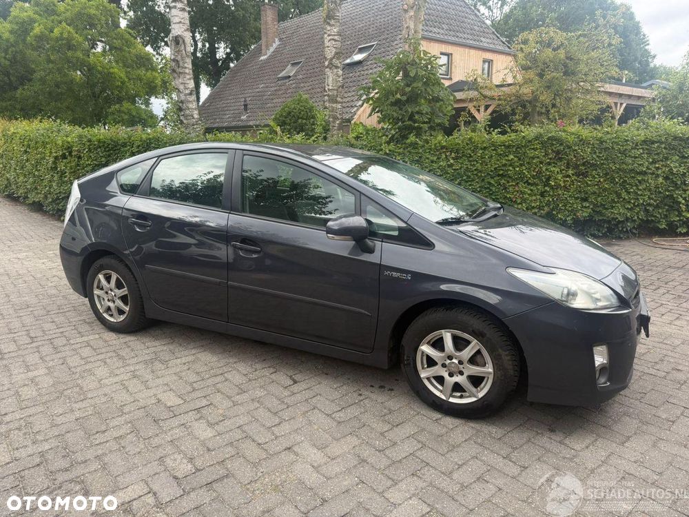 Toyota Prius (Hybrid) Executive - 6
