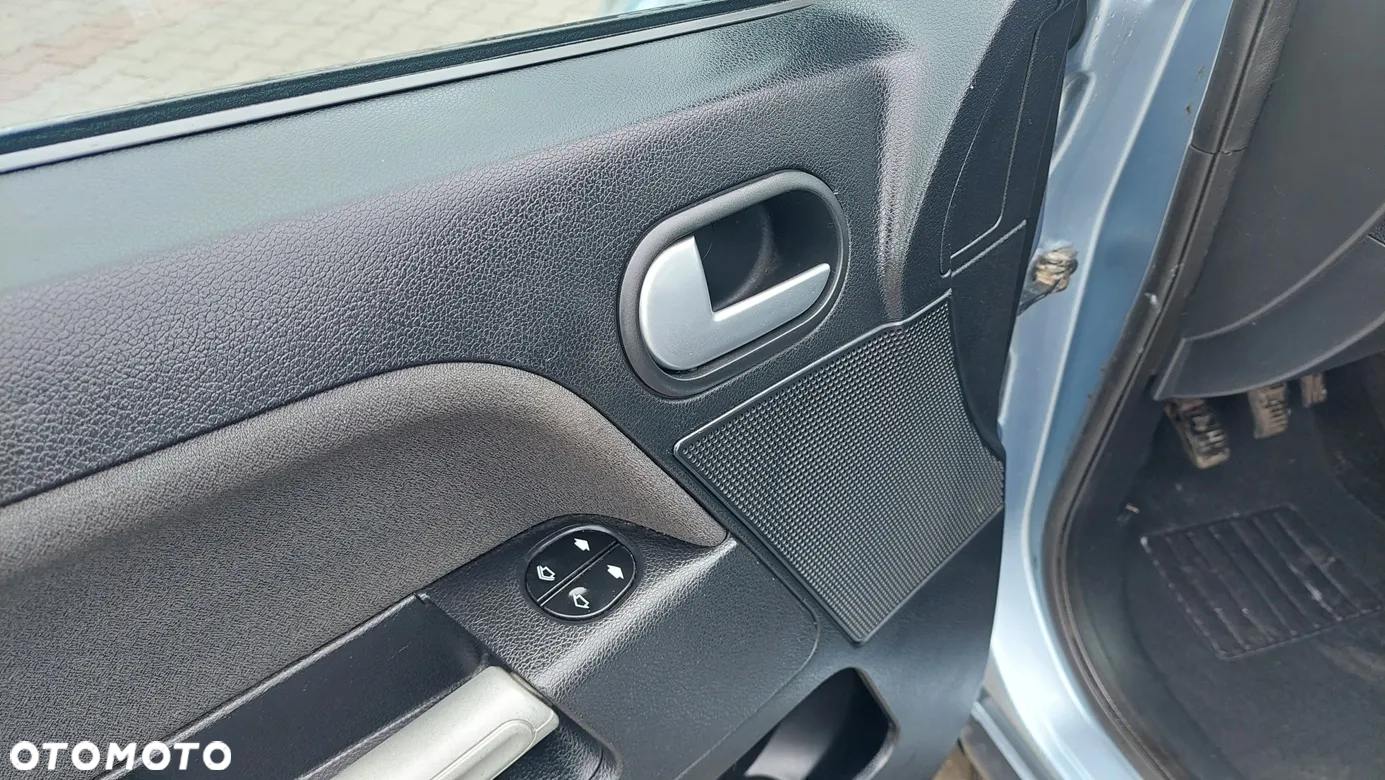 Ford Fusion - 12