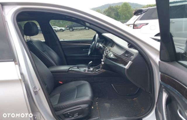 BMW Seria 5 528i xDrive - 27