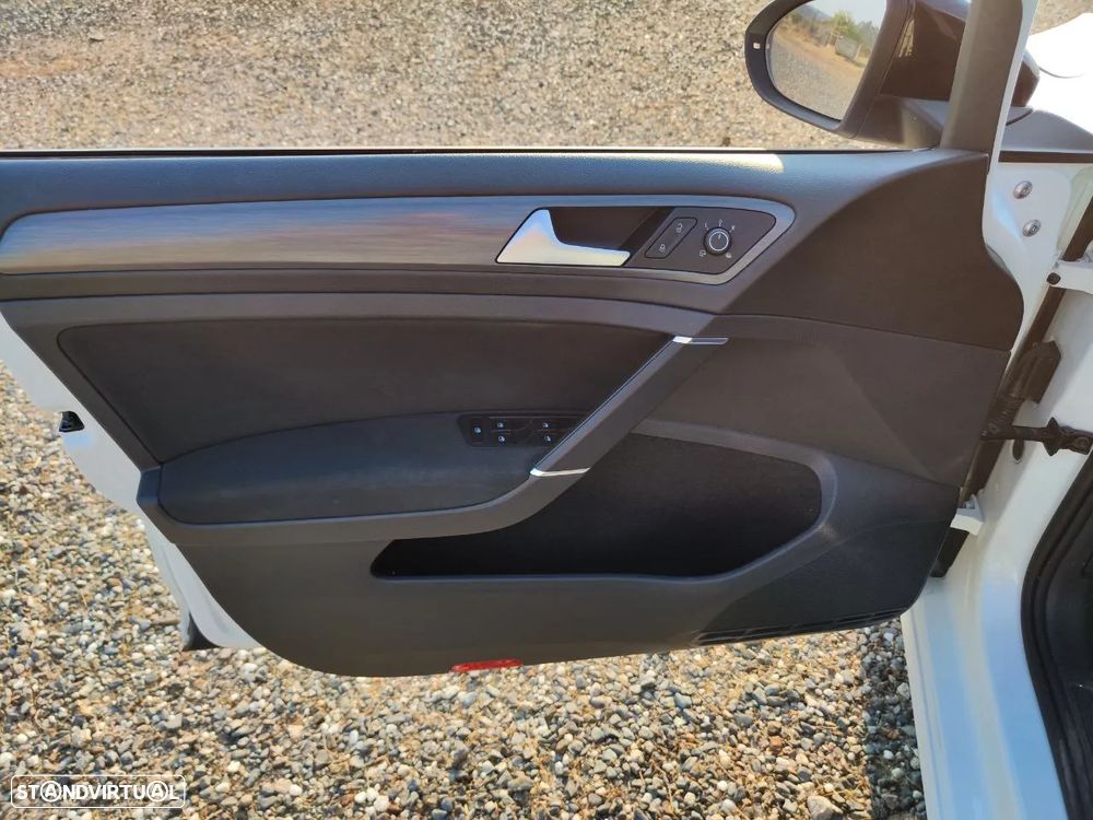 VW Golf 1.6 TDI Confortline - 11