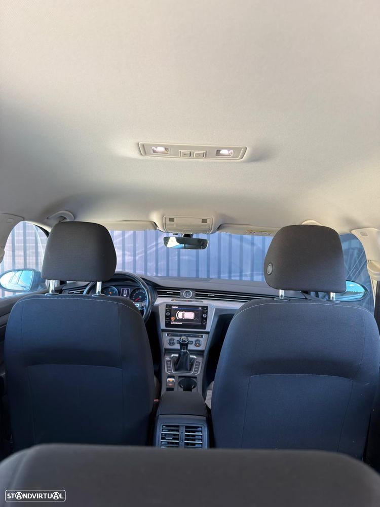 VW Passat Variant - 9