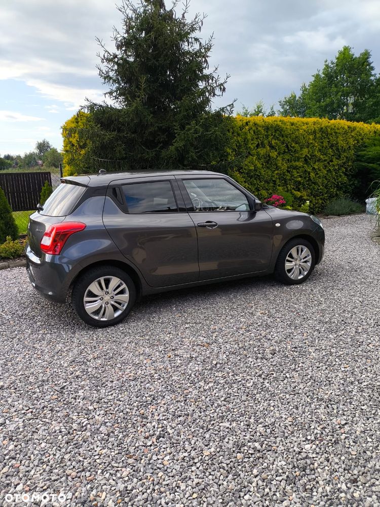Suzuki Swift 1.2 Premium Plus CVT - 1