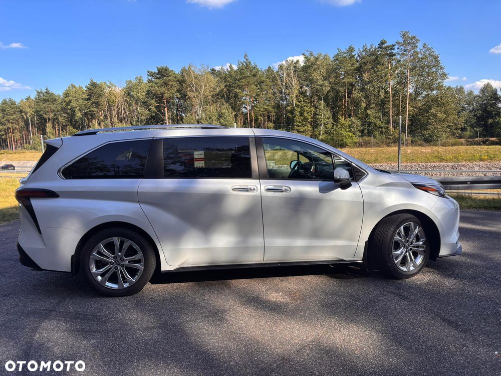 Toyota Sienna - 5