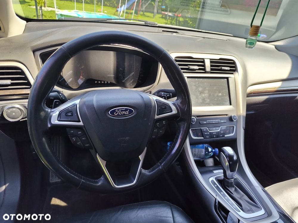 Ford Fusion - 8