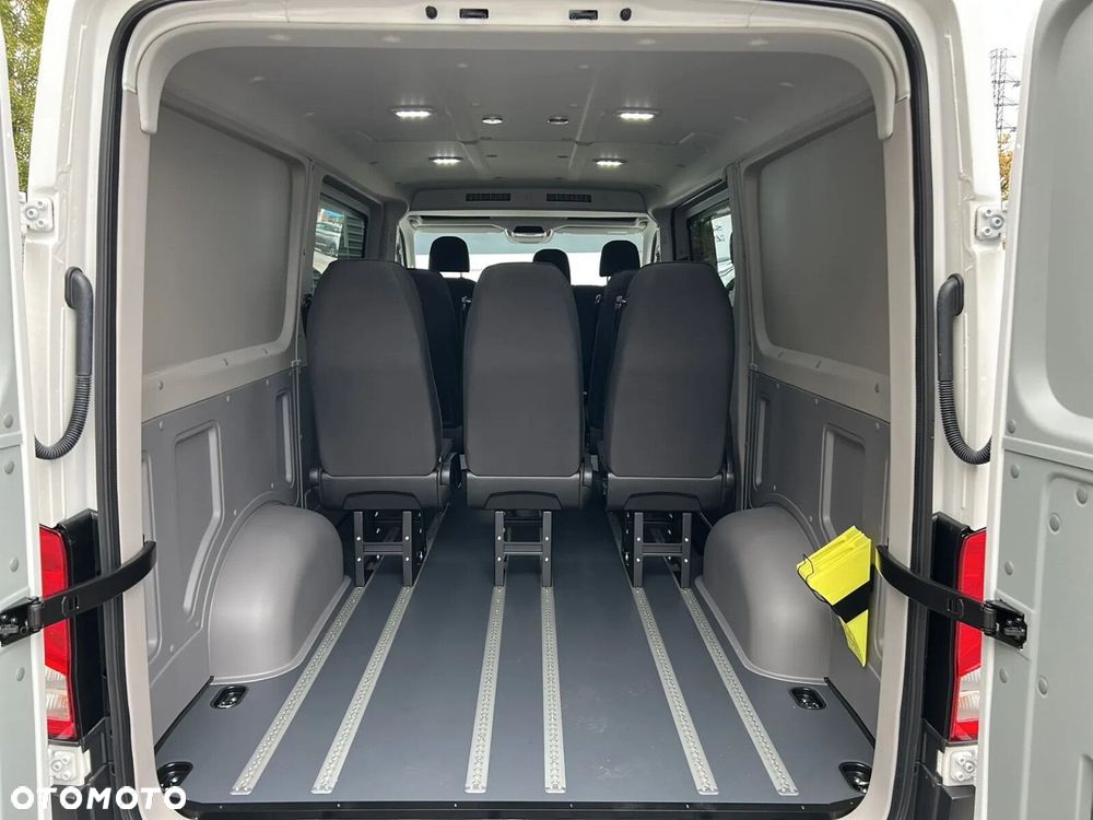 Volkswagen Crafter 35 L3H2/9 osobowy/furgon, 2.0 TD1 140 KM - 16