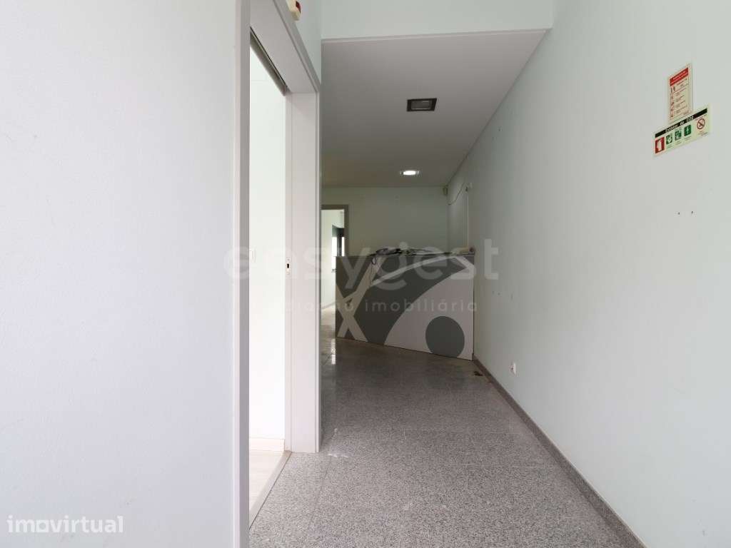 Espetacular Transformação de Loja em Apartamento T2+1 com Espaço Ex... - Grande imagem: 5/28