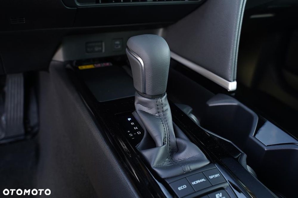 Toyota Camry 2.5 Hybrid Dynamic Force Comfort e-CVT - 27