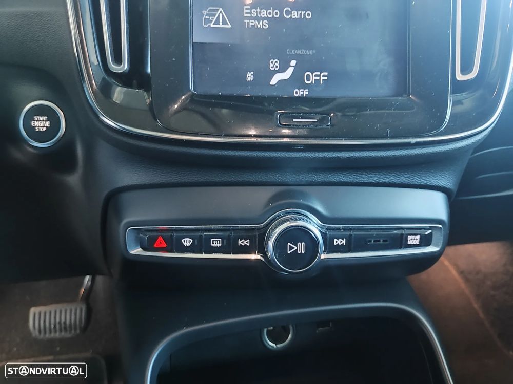 Volvo XC 40 2.0 D3 Momentum Geartronic - 32