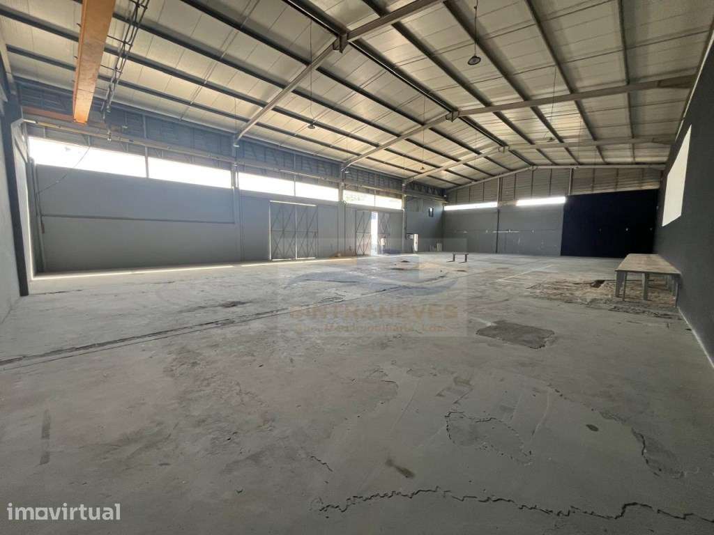 ARRENDAMENTO DE Armazém com 800m2, Pé Direito 9m, Com Escritórios, ... - Grande imagem: 2/17