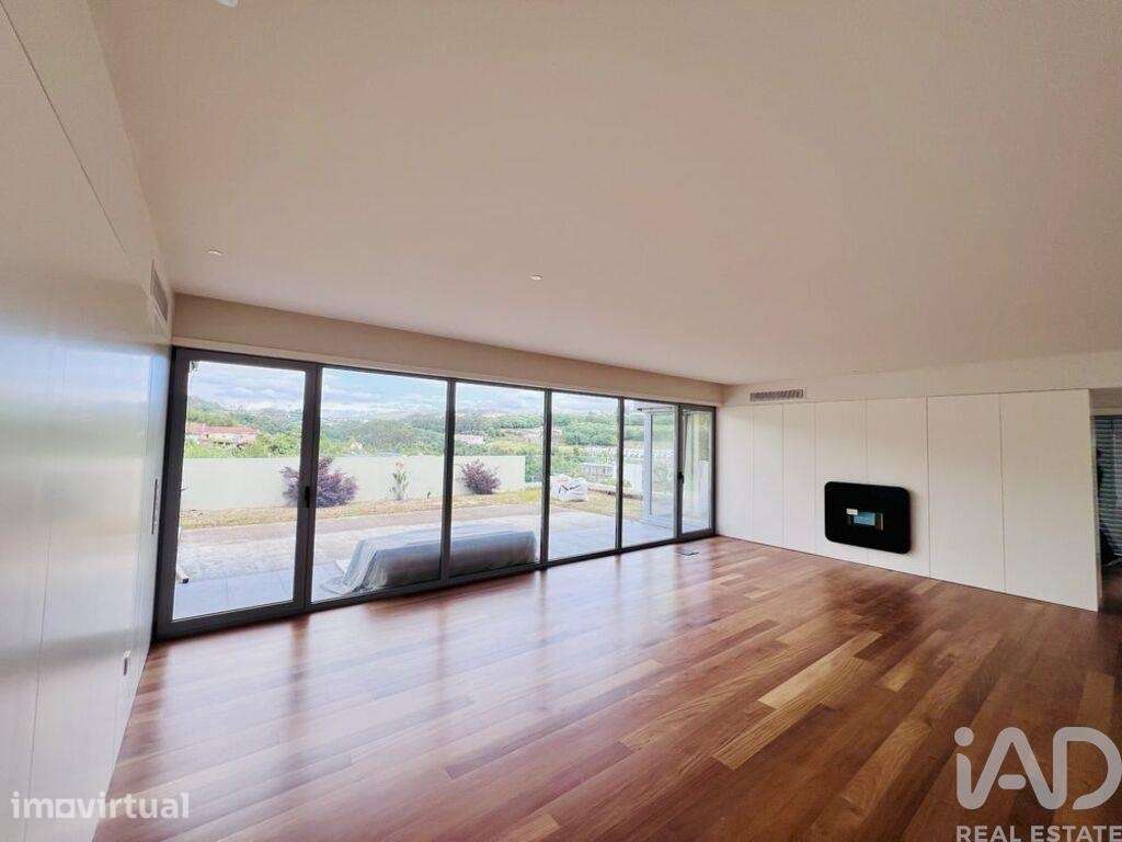 Moradia geminada T4 em Penafiel de 386,1 m2 - Grande imagem: 4/14