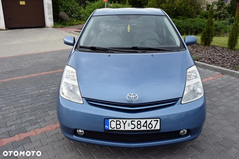 Toyota Prius (Hybrid) - 3