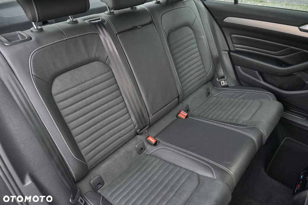 Volkswagen Passat - 34