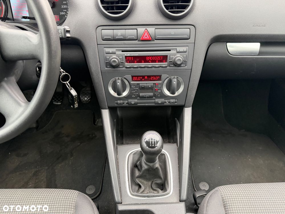 Audi A3 Sportback 1.6 FSI Ambiente - 8