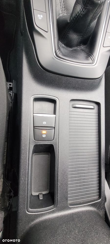 Ford Kuga 2.0 TDCi 2x4 Titanium - 18