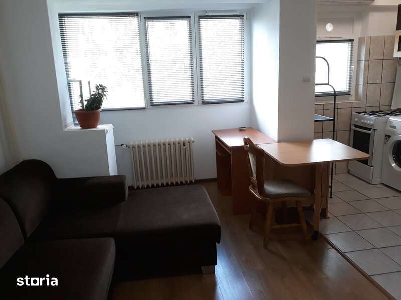 Dristor, Ramnicu Valcea, benzinaria Mol, 7 minute de metrou, stradal — fotografia 3