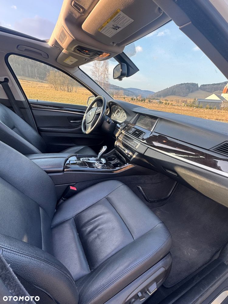 BMW Seria 5 535i xDrive Sport-Aut Luxury Line - 7