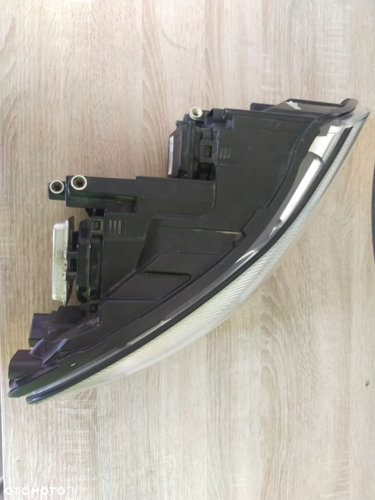 Skoda Octavia 2 LIFT FL Lampa Prawa Przód Bi-Xenon Skrętny - 2