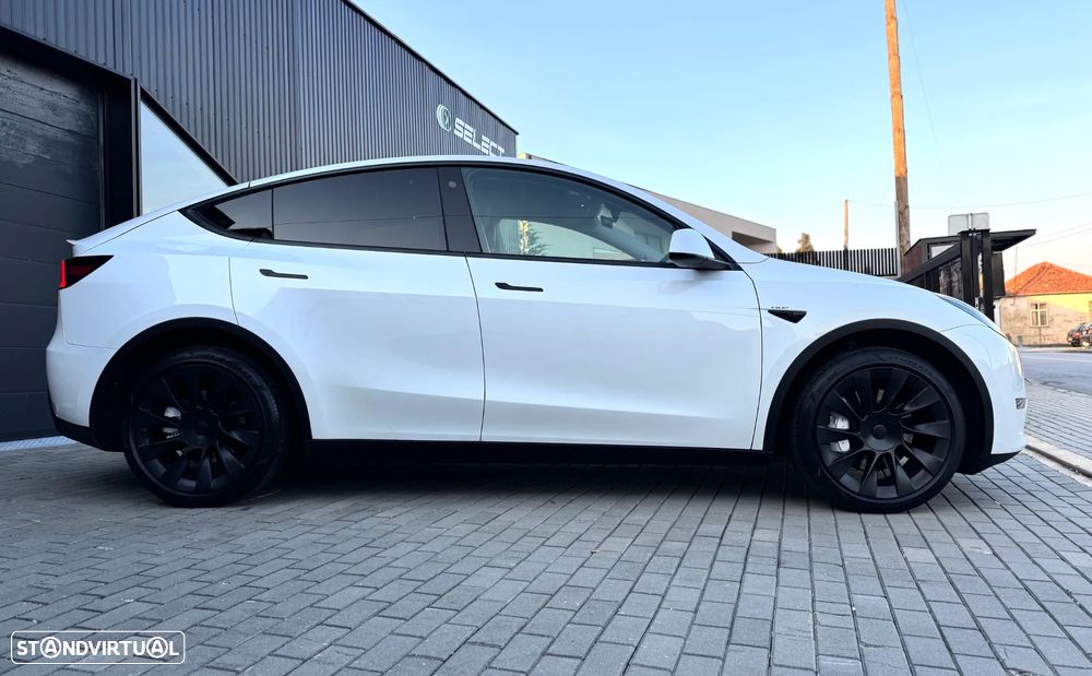 Tesla Model Y Long Range Dual Motor AWD - 3