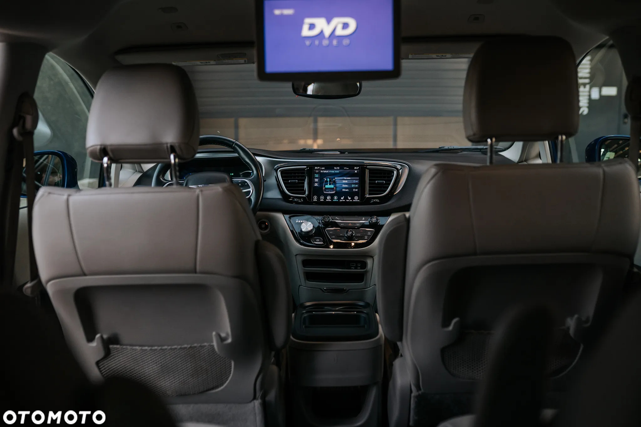 Chrysler Pacifica - 31