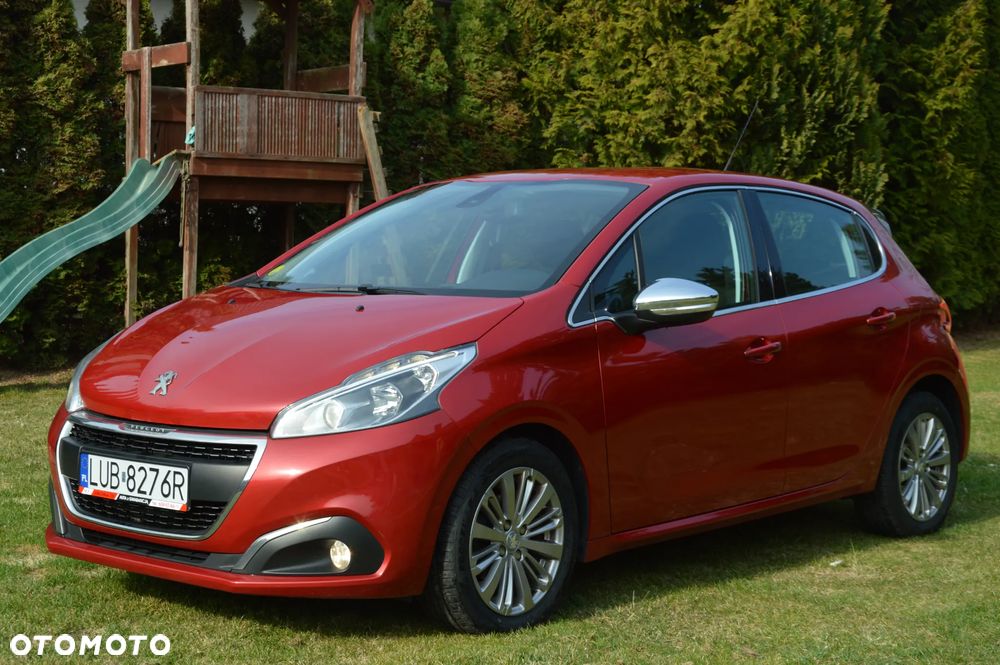 Peugeot 208 - 8