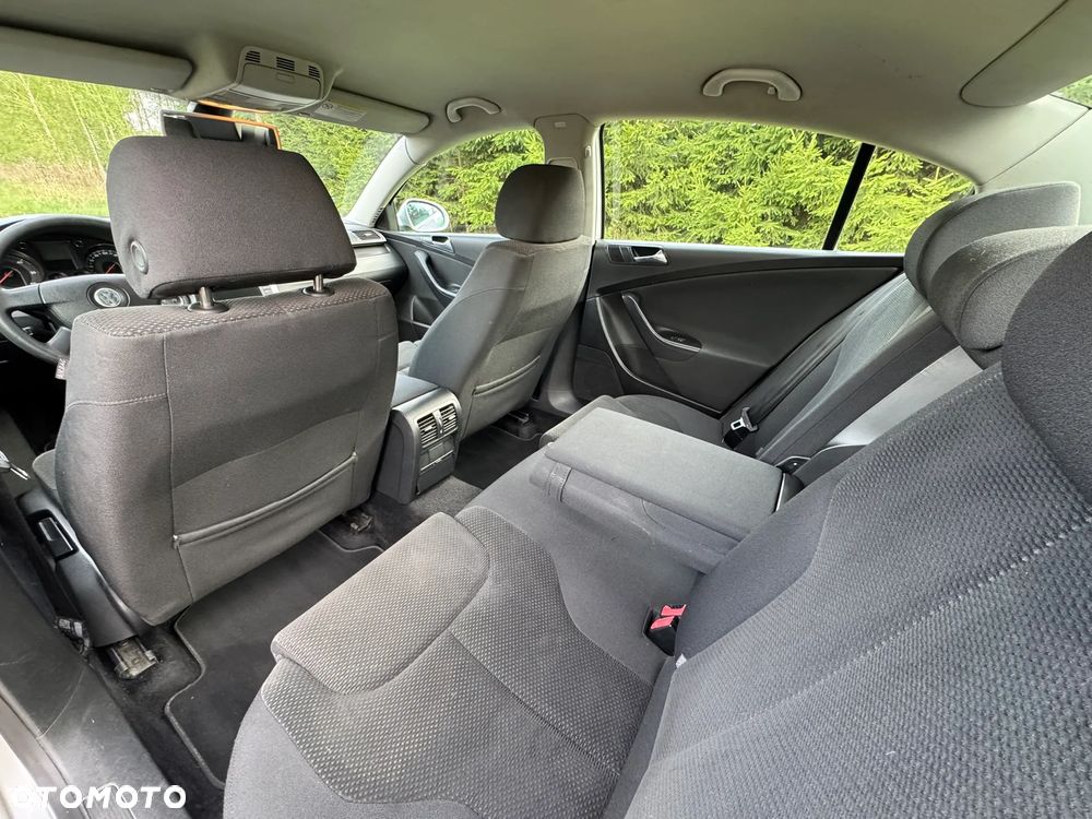 Volkswagen Passat 2.0 TDI Individual - 14