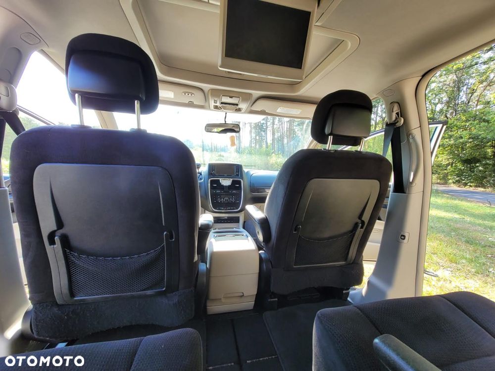 Chrysler Town & Country - 20