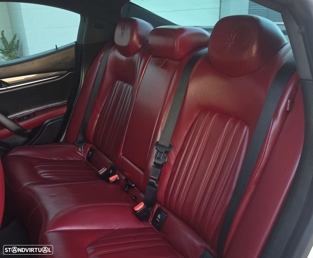 Maserati Ghibli 3.0 V6 - 12