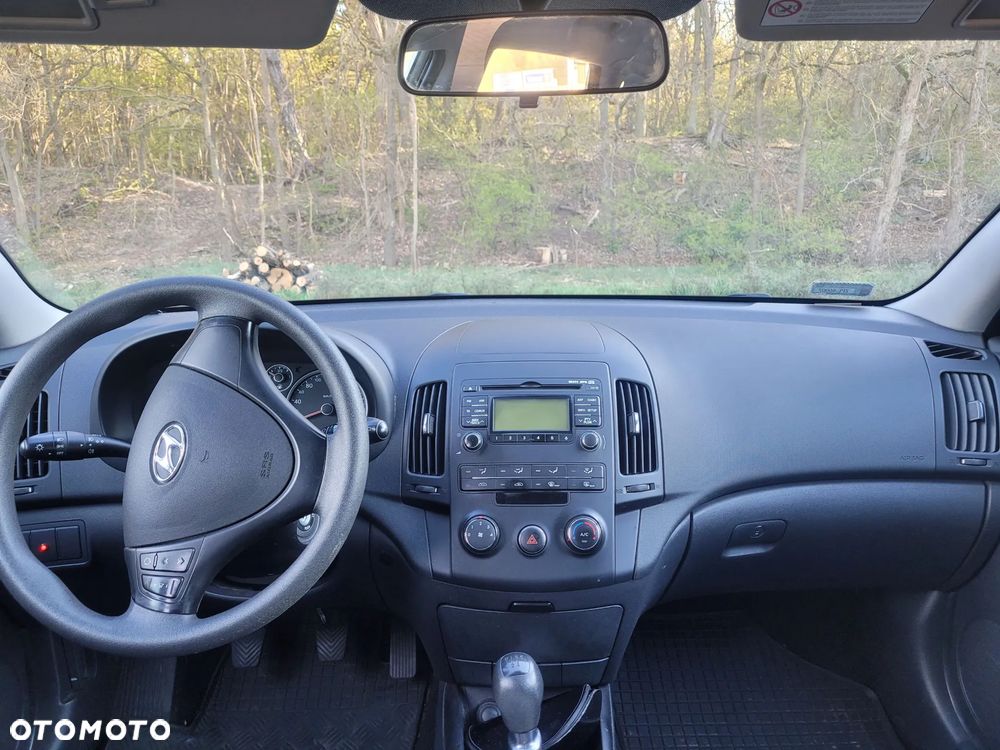Hyundai i30 1.4 Base + - 6