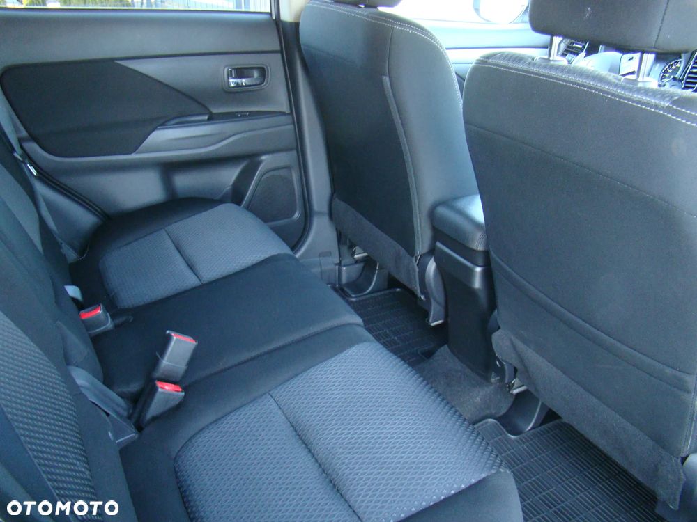 Mitsubishi Outlander 2.0 2WD CVT Diamant - 29