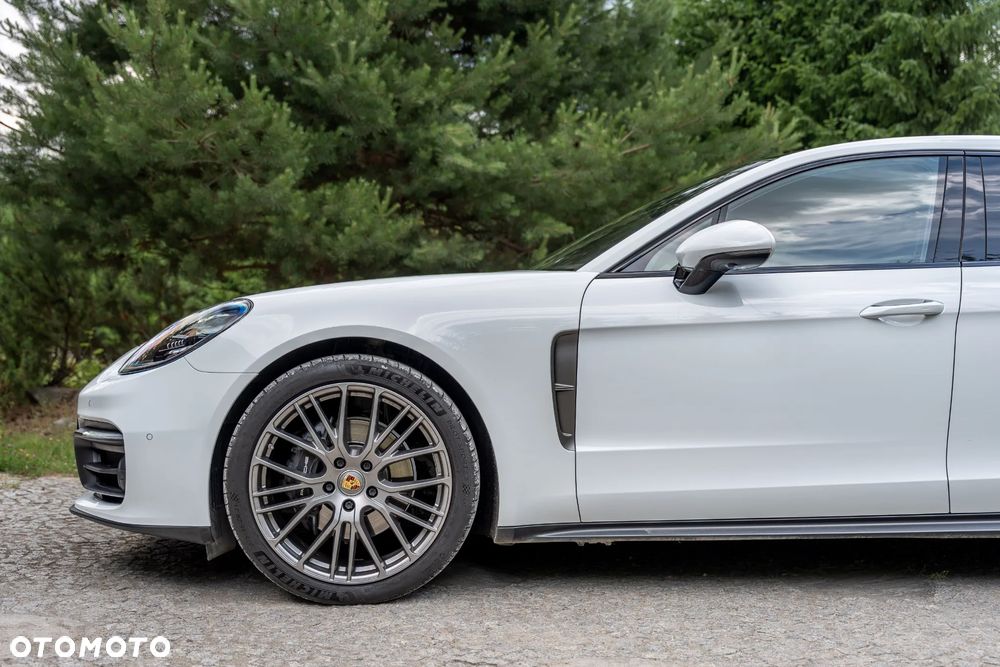 Porsche Panamera 4 Platinum Edition - 9