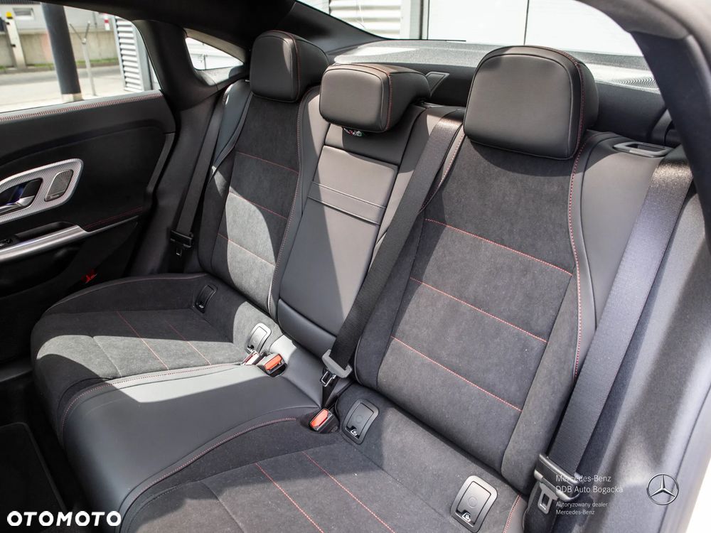 Mercedes-Benz CLA 200 mHEV 8G-DCT - 12