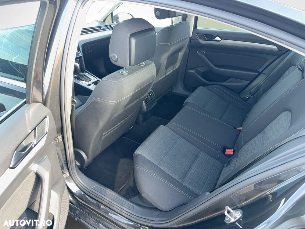Volkswagen Passat 2.0 TDI DSG Comfortline - 12