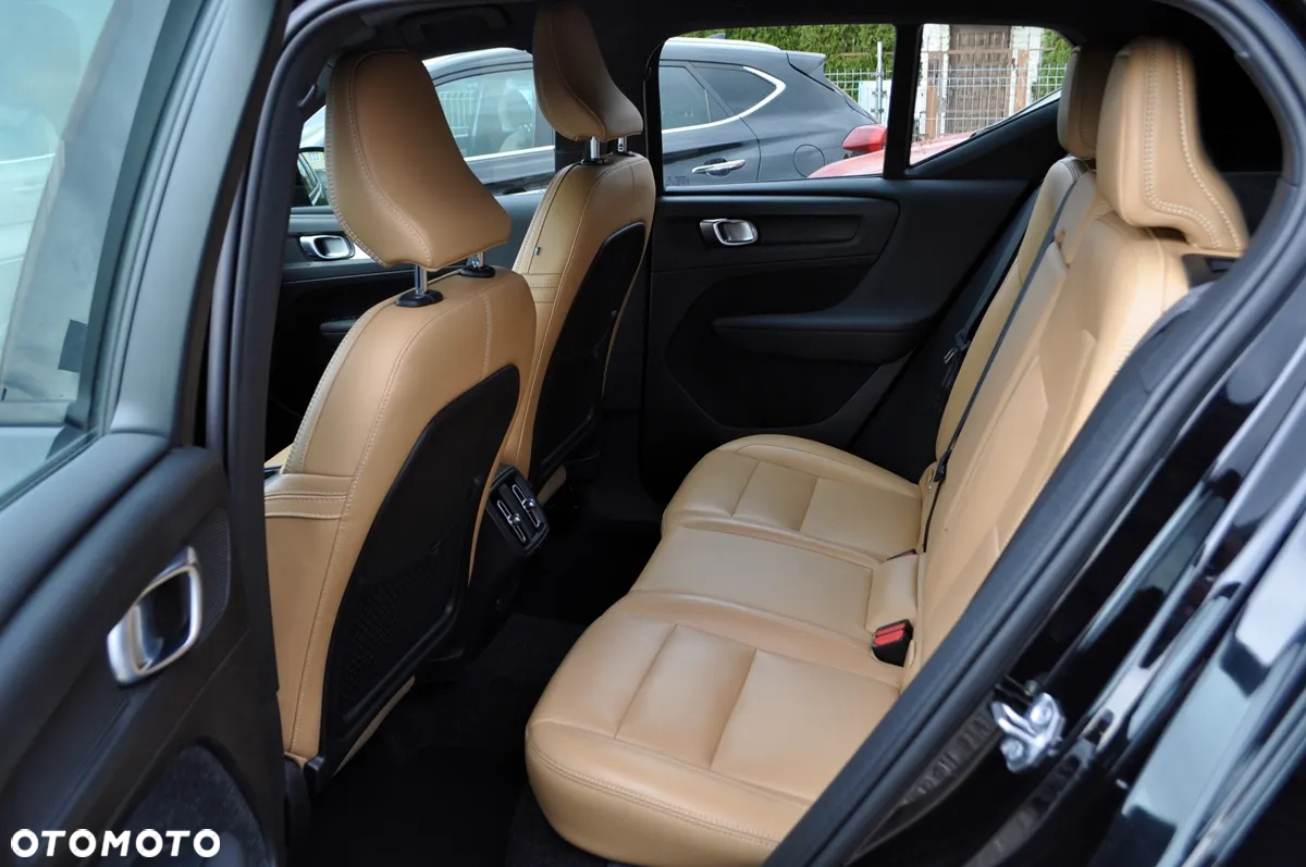 Volvo XC 40 T3 Momentum Pro - 32