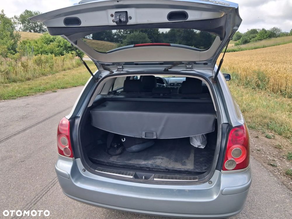 Toyota Avensis - 24