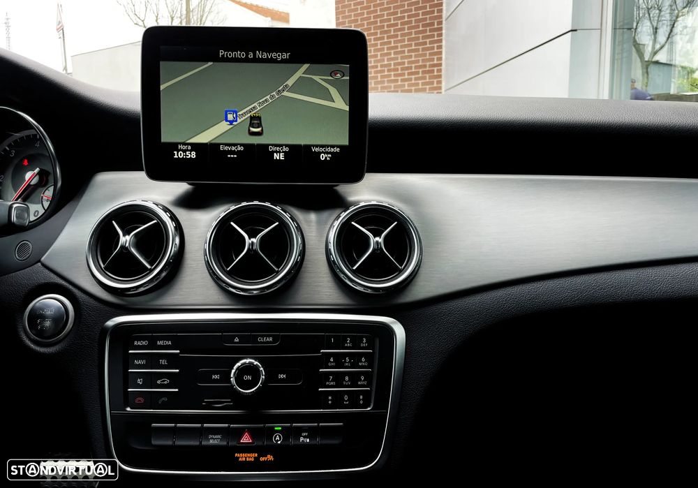 Mercedes-Benz GLA 180 d 7G-DCT AMG Line - 18