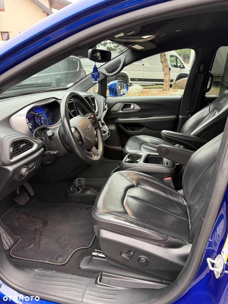 Chrysler Pacifica - 12