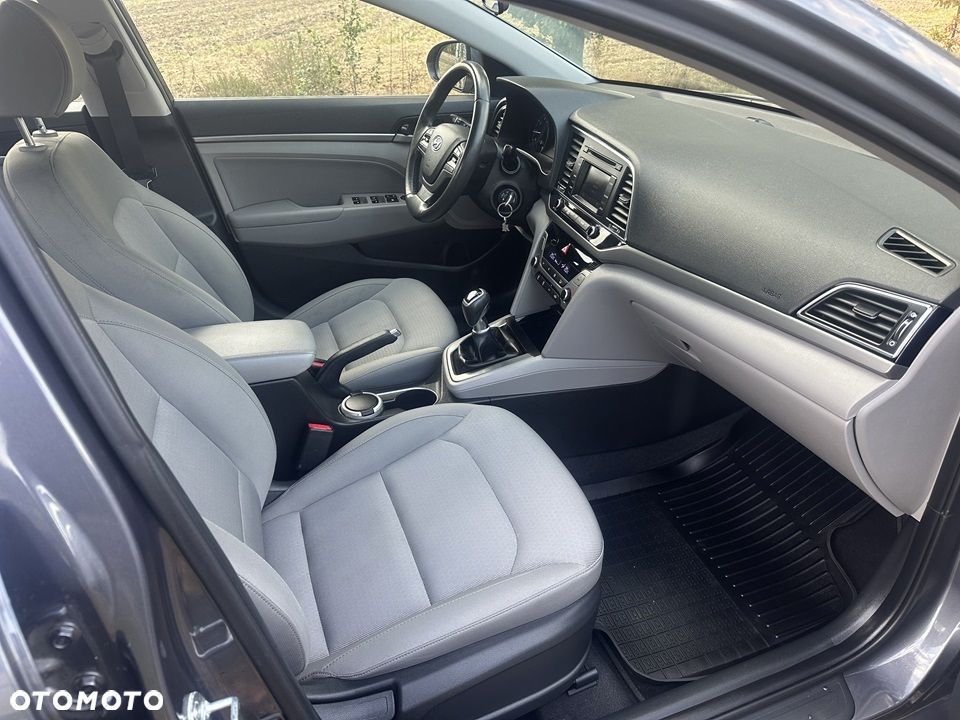 Hyundai Elantra 1.6 Comfort - 8