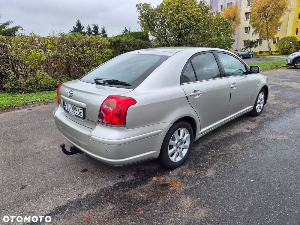 Toyota Avensis 2.2 D-4D Prestige Gold - 6