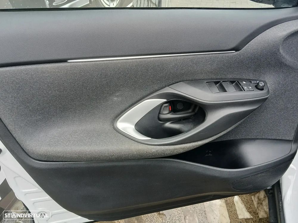 Toyota Yaris Cross 1.5 HDF Comfort Plus - 40