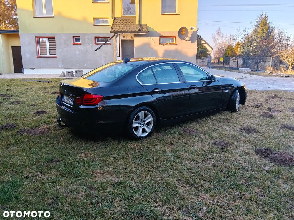 BMW Seria 5 528i - 2