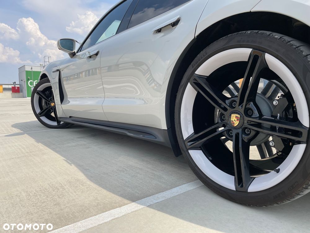 Porsche Taycan Turbo - 18